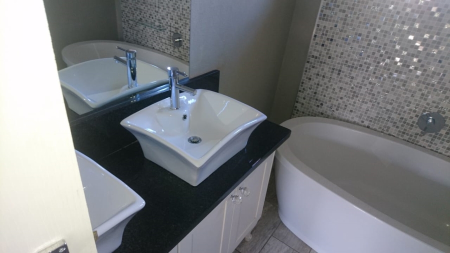 To Let 3 Bedroom Property for Rent in Hillside Free State